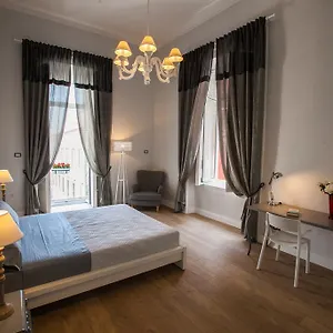 Apartment Largo Donnaregina, Naples