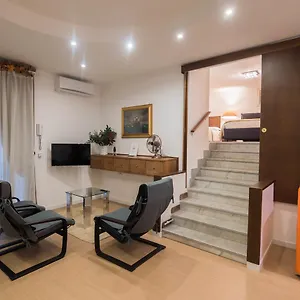 Apartment La Residenza Chiaia Short Let Superior Via Chiaia 82, Naples